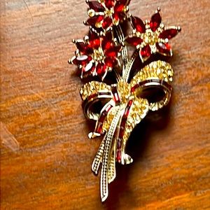 Avon 2013 Christmas Brooch